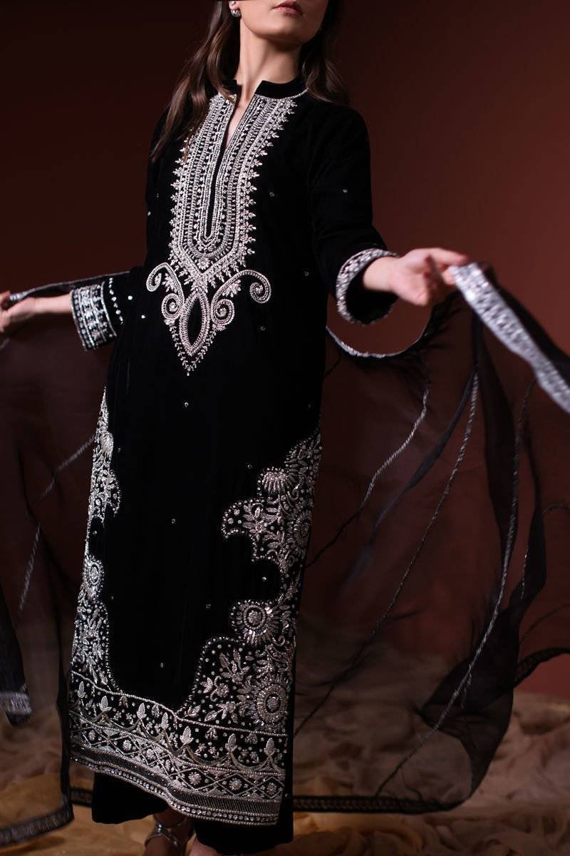 0002627_daring-darkness ELARA