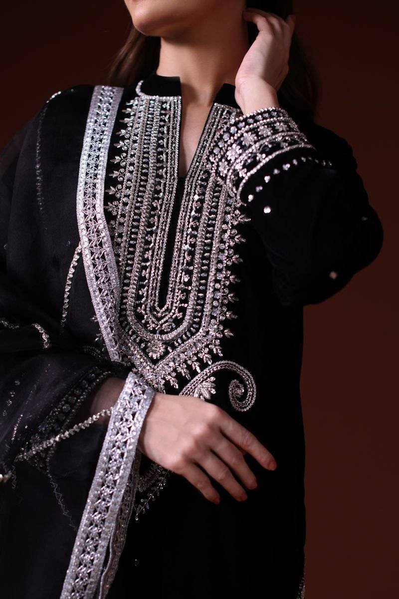 0002629_daring-darkness ELARA