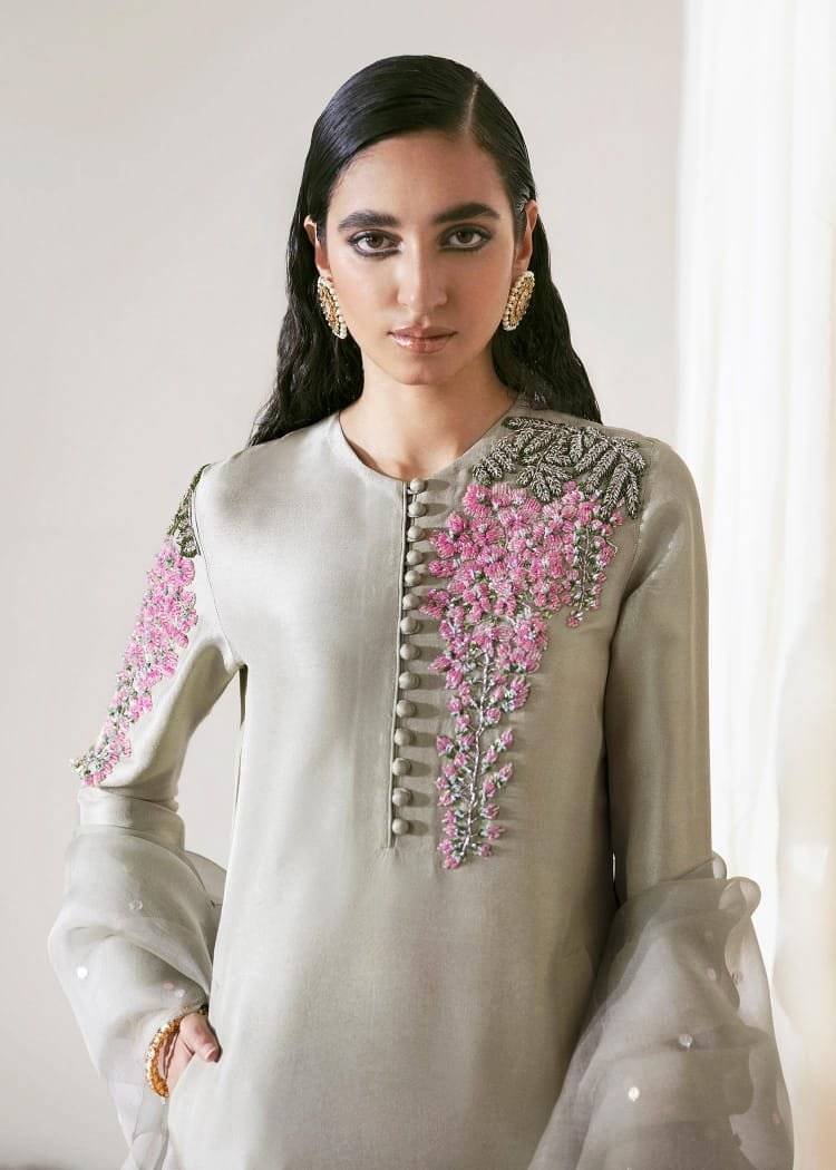 WhatsApp Image 2024-11-22 at 10.27.53 PM (1) VELORIA