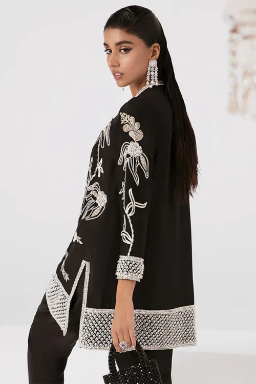 poster-850x1128_ee65f18a-1470-414e-a269-b8d4b9be3851 LIVA