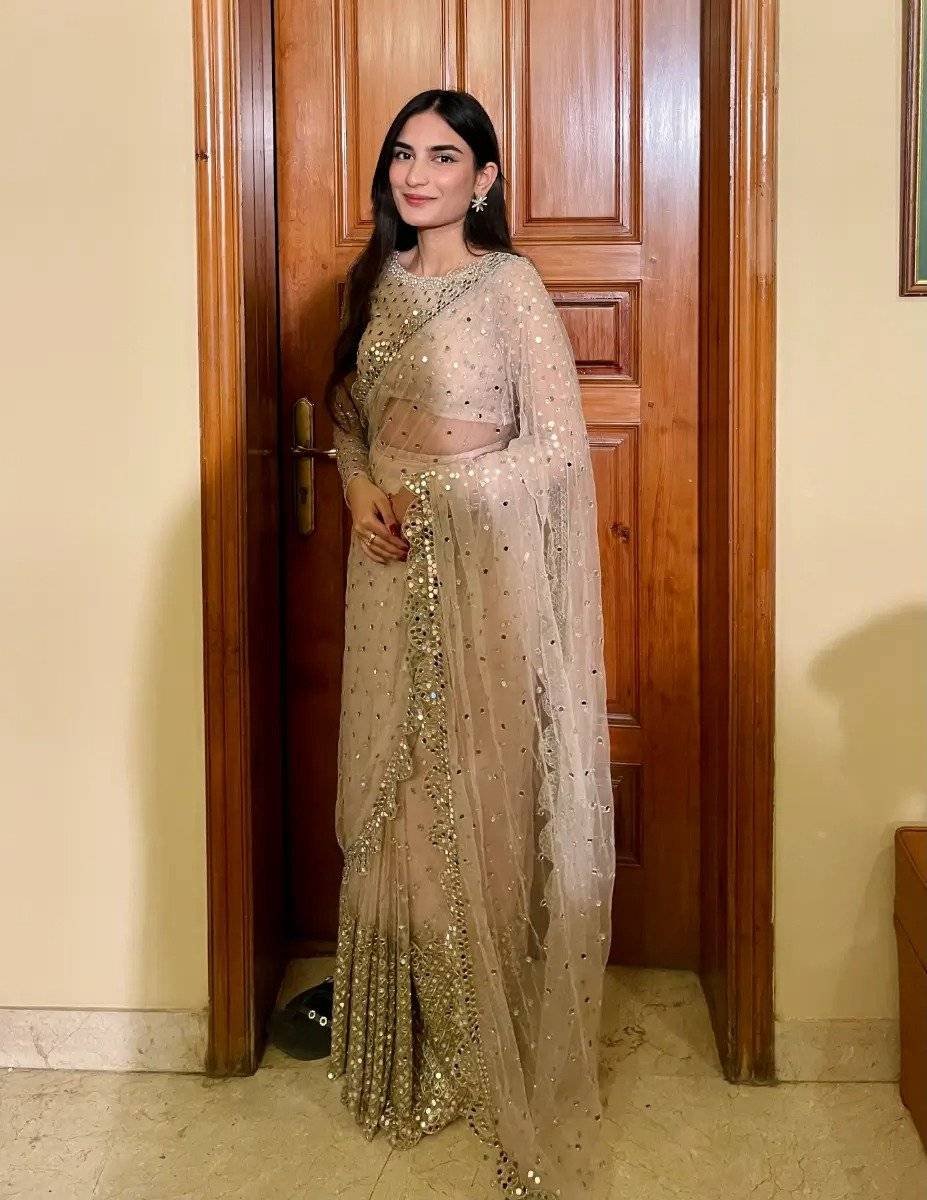 8891D284-3A79-4F41-8F69-B4D0736F AAROHI