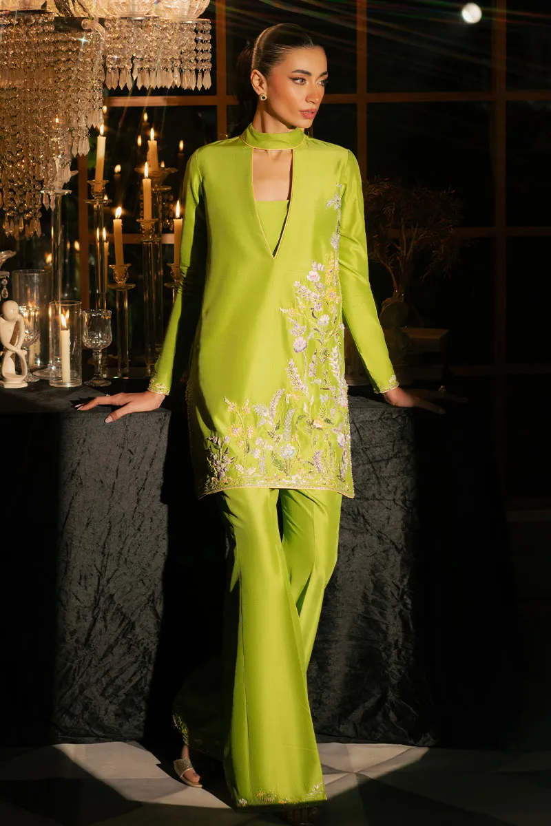 Embroidered Short Shirt & Bootcut Pants – Elegant & Trendy ????