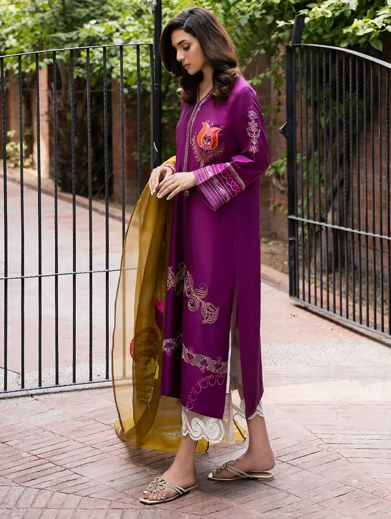 Close-up of Magenta Mustard Raw Silk Kurta – Intricate silk design.