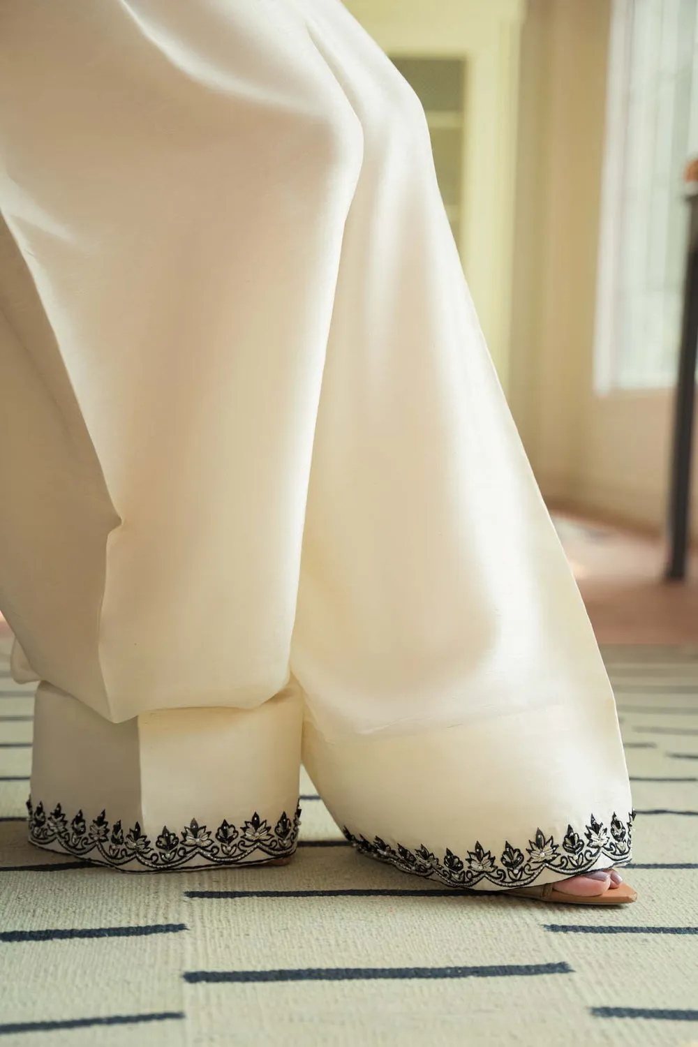 4️⃣ Embroidered Sheesha Silk Suit – Luxury 3-Piece Outfit with Glossy Silk Fabric