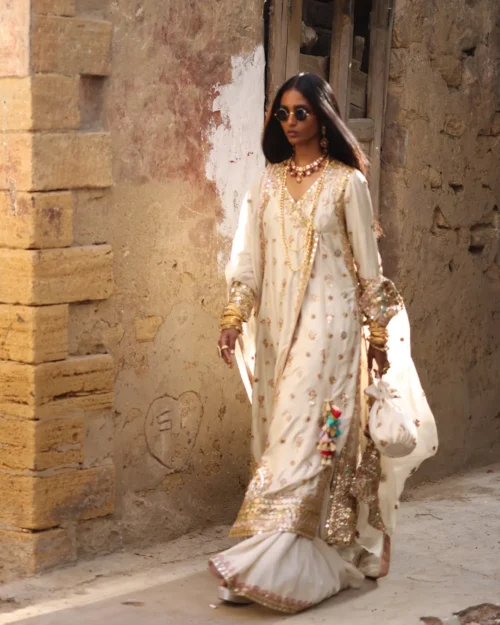 "✨Miréza-Mirror-Work-Detail"