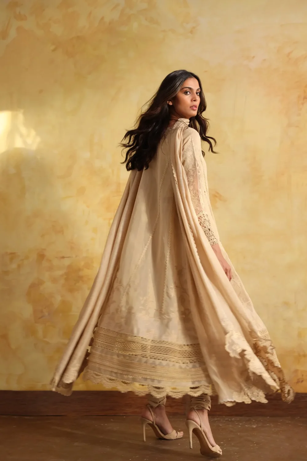 "✨Láceva-Lace-Close-Up-Details"