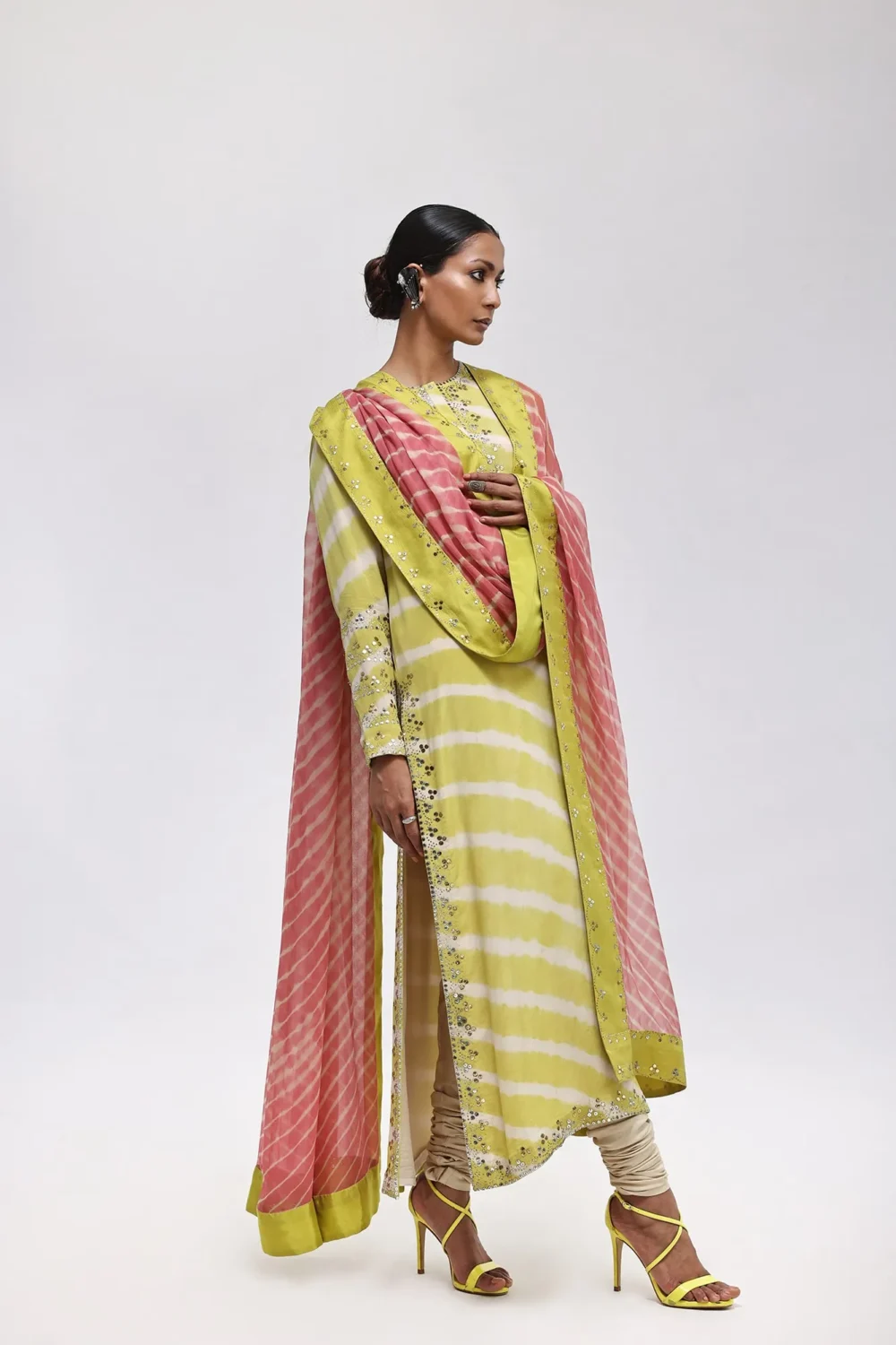 "✨Lehéza-Mukesh-Embroidery-Detail"