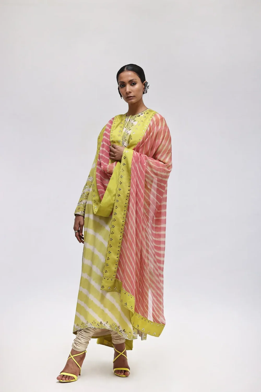 "✨Lehéza-Mukesh-Embroidery-Detail"