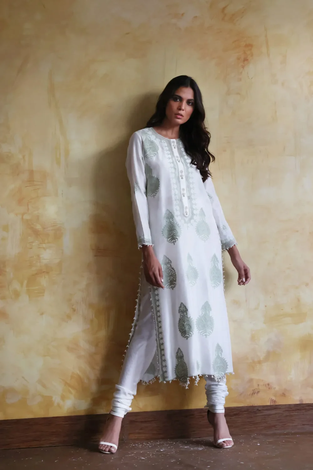 "✨Zareen-Kurta-Close-Up-Embroidery"