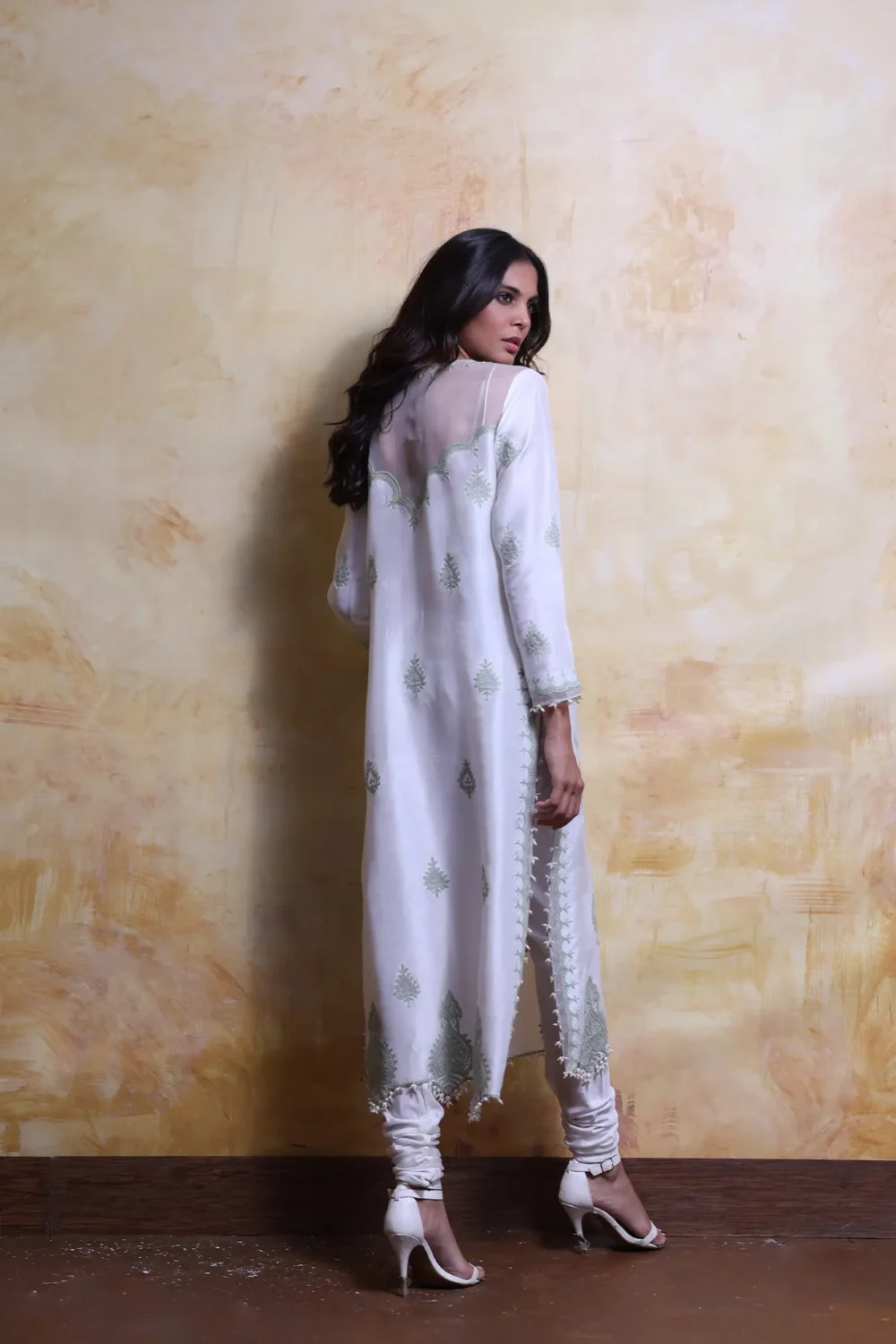 "✨Zareen-Kurta-Close-Up-Embroidery"