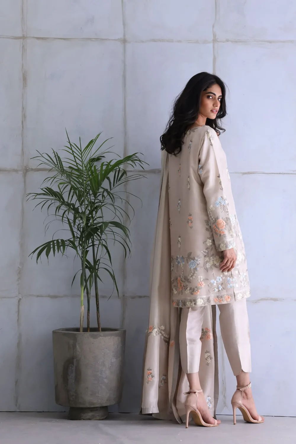 "✨Gáraza-Close-Up-Embroidery"