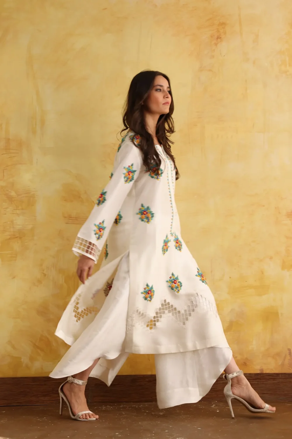 "✨Floréza-Kurta-Close-Up-Embroidery"