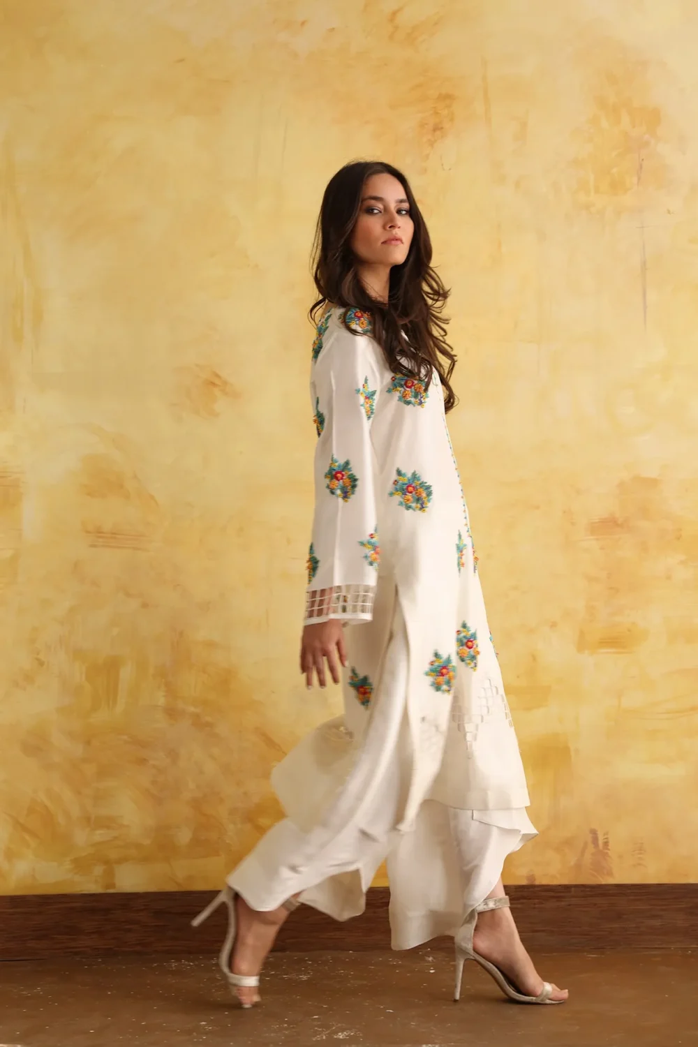 "✨Floréza-Kurta-Close-Up-Embroidery"