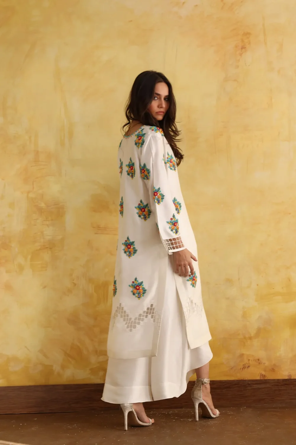 "✨Floréza-Kurta-Close-Up-Embroidery"