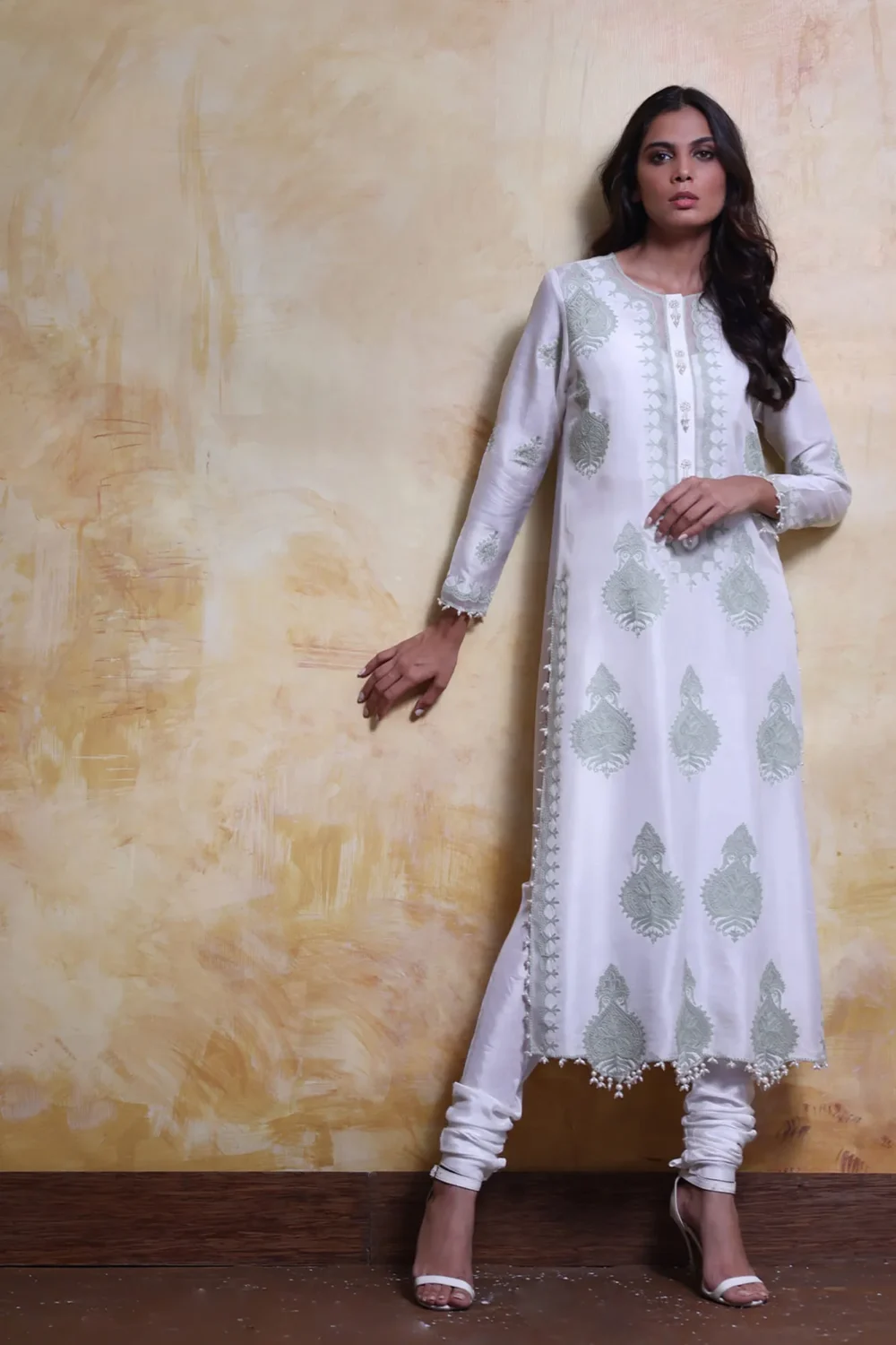 "✨Zareen-Kurta-Close-Up-Embroidery"