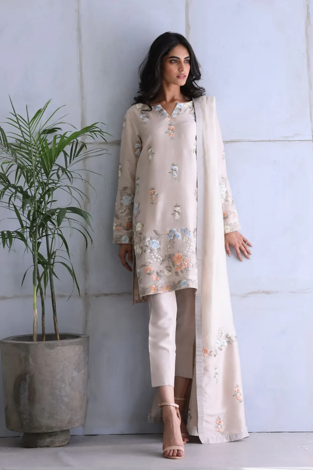 "✨Gáraza-Close-Up-Embroidery"