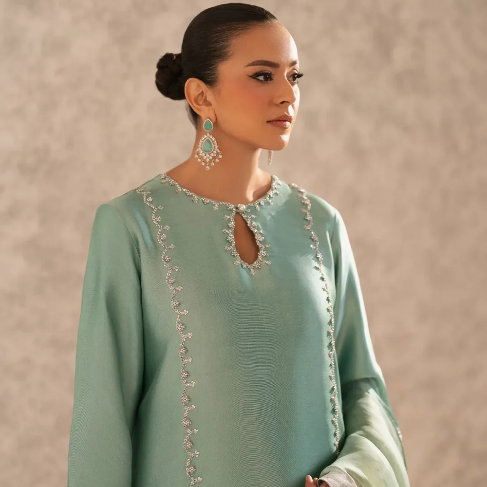 "โจPastรฉza-Beadwork-Detail" "โจPastรฉza-Beadwork-Detail"