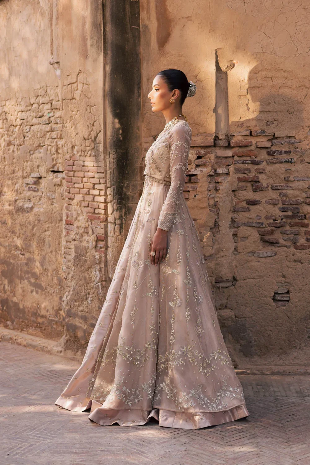 blush-bridal-anarkali-lehenga-peshwas-side-view-master-artisan-embroidery-hammad-bespoke-official.webp bridal dresses for nikkah peshwas side view Master Artisan embroidery Hammad Bespoke Official