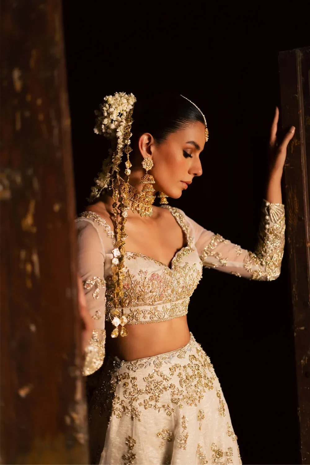 ivory-lehenga-choli-detail-sweetheart-neckline-zardozi-organza-nikkah-hammad-bespoke-official.webp ivory lehenga choli detail sweetheart neckline Zardozi organza nikkah Hammad Bespoke Official