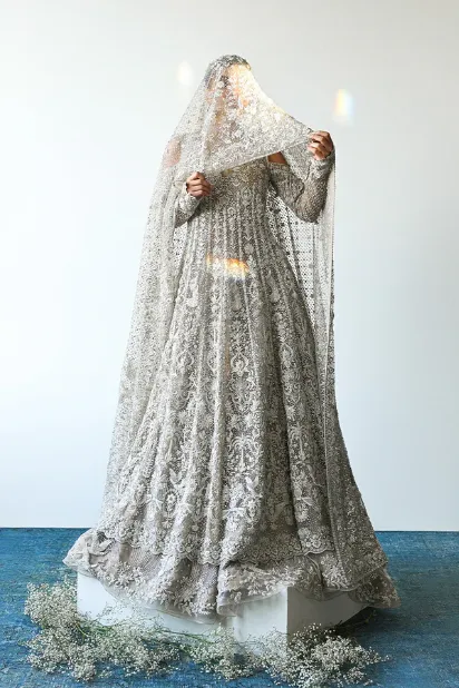 grey-lehenga-tulle-dupatta-veil-hand-embroidered-bird-floral-motifs-walima-hammad-bespoke-official.webp grey lehenga tulle dupatta veil hand embroidered bird floral motifs walima Hammad Bespoke Official