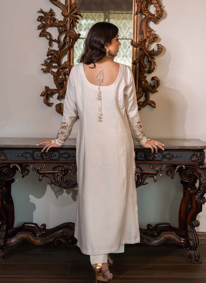 organza-dupatta-suit-ivory-cotton-net-back-view-embroidered-sleeves-hammad-bespoke-official.webp organza dupatta suit ivory cotton net back view embroidered sleeves Hammad Bespoke Official