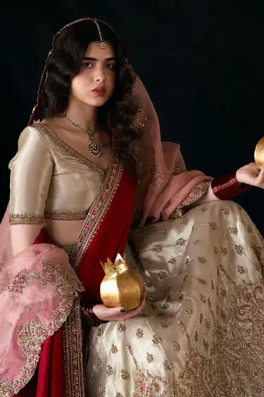 champagne-wedding-lehenga-tissue-organza-dupatta-master-artisan-embroidery-hammad-bespoke-official.webp hampagne wedding lehenga tissue organza dupatta Master Artisan embroidery Hammad Bespoke Official
