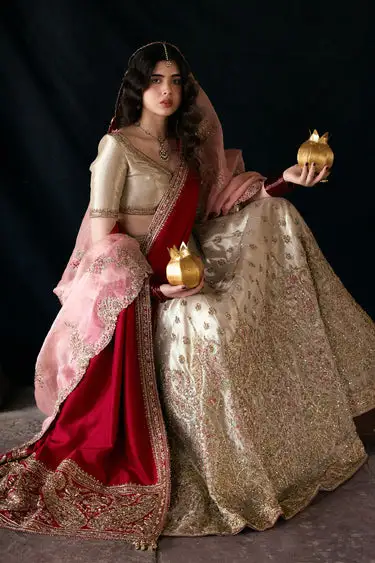 champagne-wedding-lehenga-dual-dupatta-tissue-silk-bridal-hammad-bespoke-official.webp champagne wedding lehenga dual dupatta tissue silk bridal Hammad Bespoke Official
