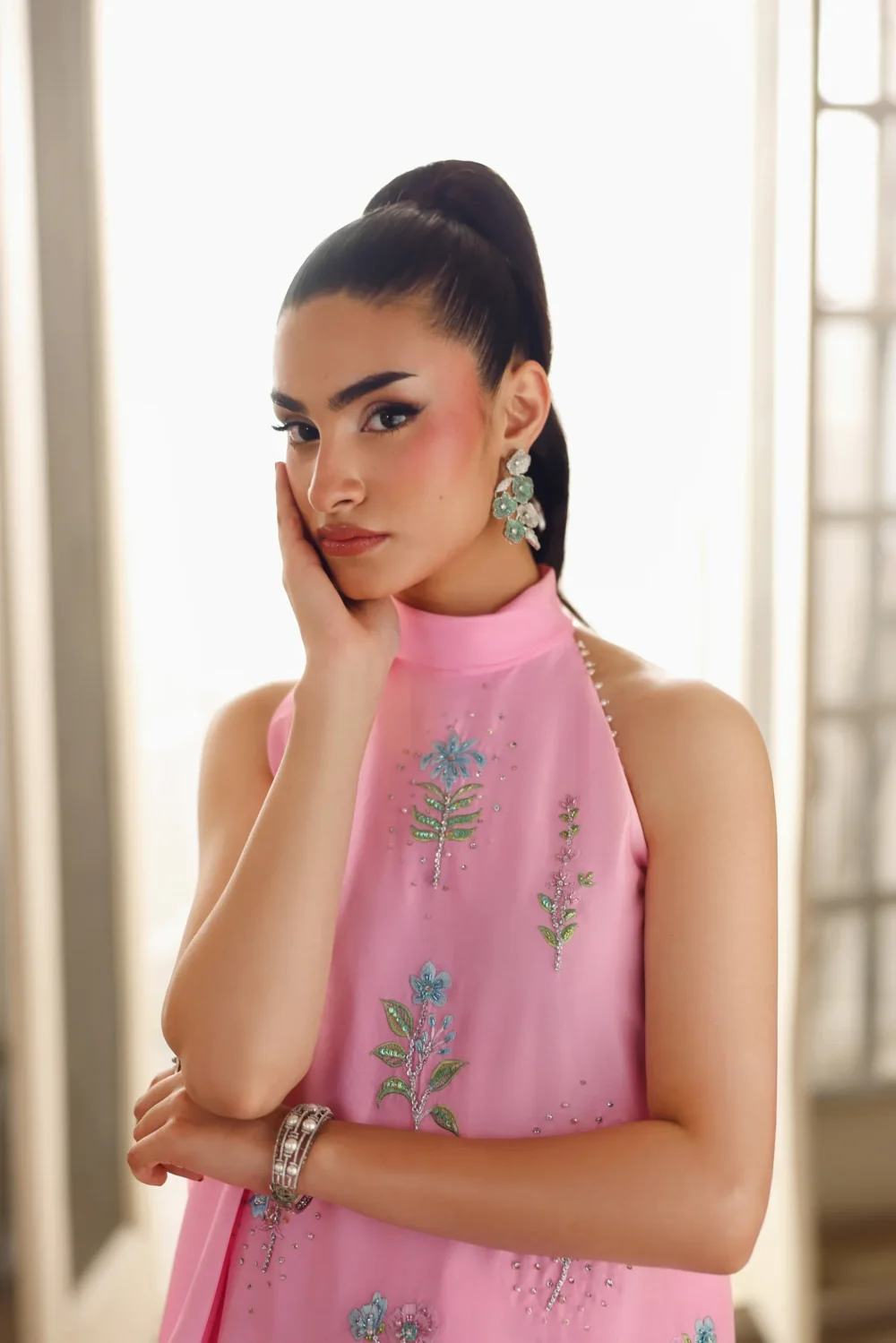 pink-sharara-halter-neckline-pearl-chain-botanical-resham-florals-close-up-hammad-bespoke-official.webp pink sharara halter neckline pearl chain botanical resham florals close-up Hammad Bespoke Official