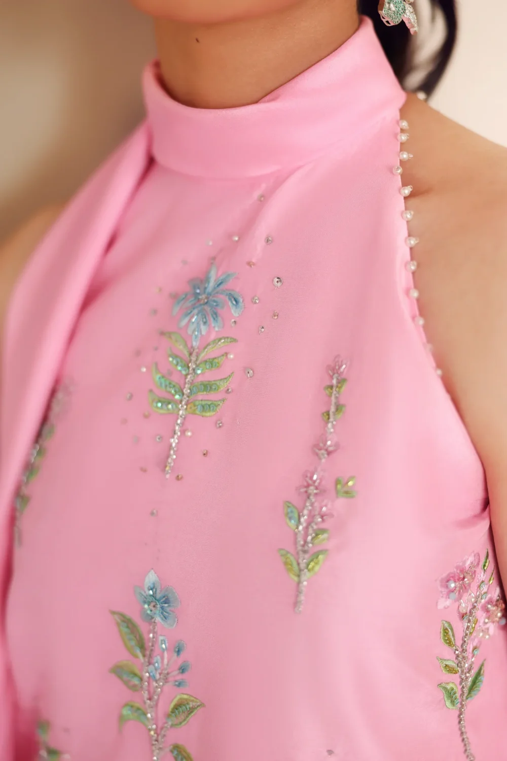 pink-sharara-embroidery-detail-blue-florals-green-sequin-leaves-seed-pearl-scatter-master-artisan.webp pink sharara embroidery detail blue florals green sequin leaves seed pearl scatter Master Artisan