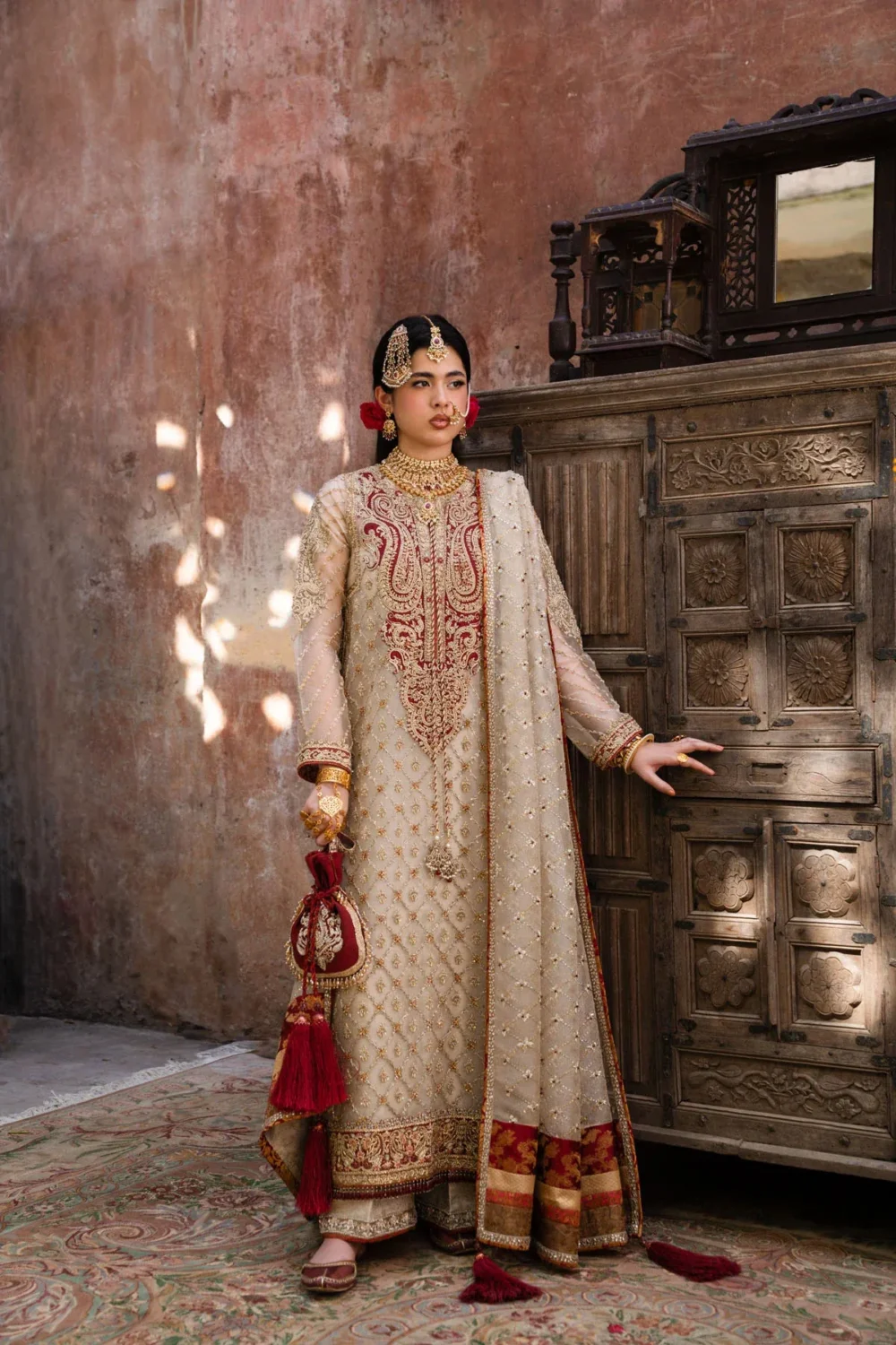 jamawar suit ivory zardozi kurta crimson jamavar azaar velvet potli barat Hammad Bespoke Official