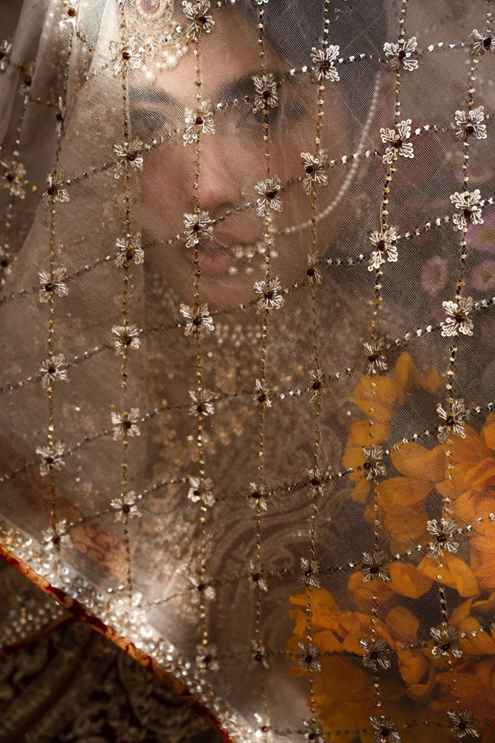 jamawar suit kamdani dupatta close-up silver floret jaal gold chain stitch Hammad Bespoke Official