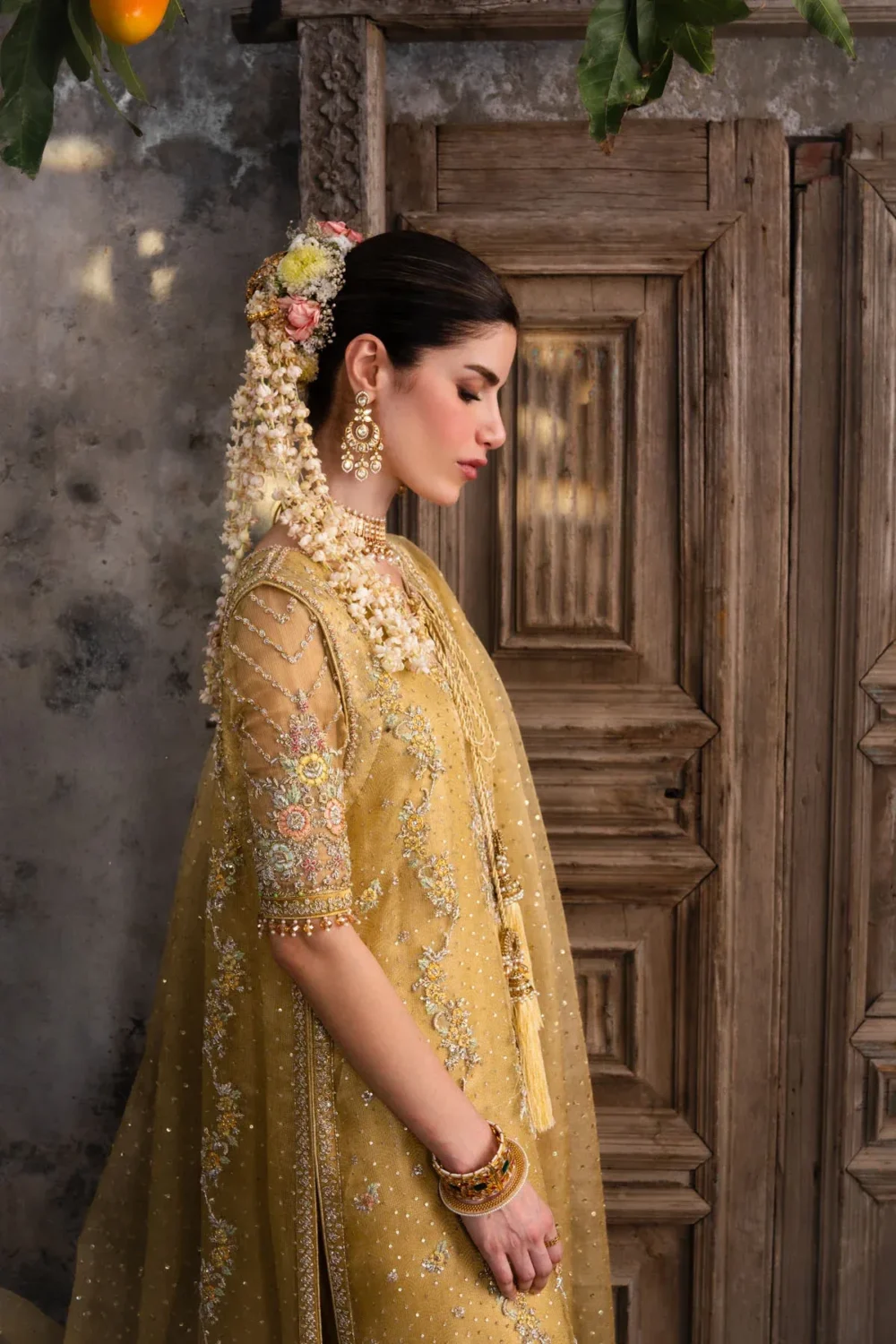 side-profile-sleeve-floral-medallion-embroidery-pishwas-dress-hammad-bespoke-official.webp side profile sleeve floral medallion embroidery pishwas dress Hammad Bespoke Official
