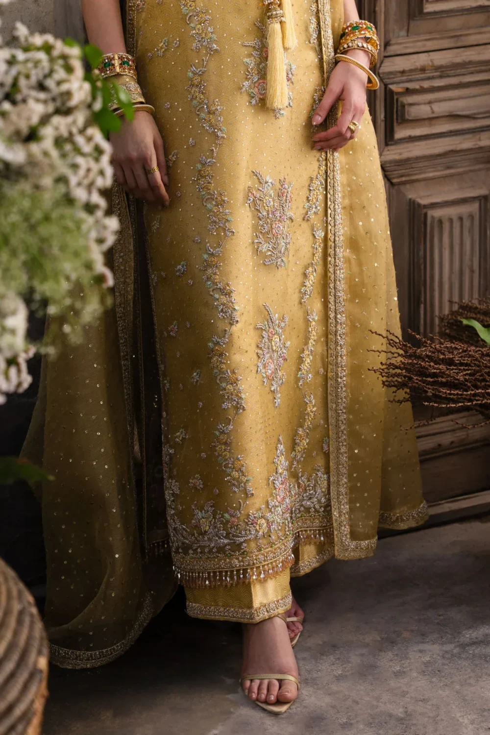close-up-resham-floral-embroidery-hem-pishwas-dress-pearl-drop-trim-hammad-bespoke-official.webp close-up resham floral embroidery hem pishwas dress pearl-drop trim Hammad Bespoke Official