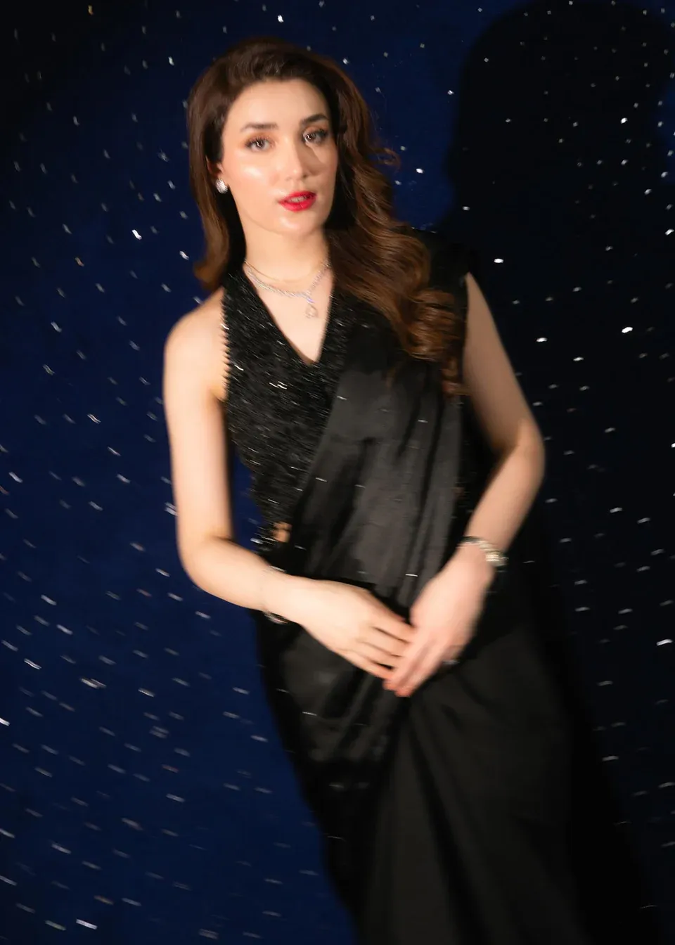 halter-neckline-crystal-tassel-fringe-blouse-black-saree-silk-hammad-bespoke-official.webp halter neckline crystal tassel fringe blouse black saree silk Hammad Bespoke Official (85c)