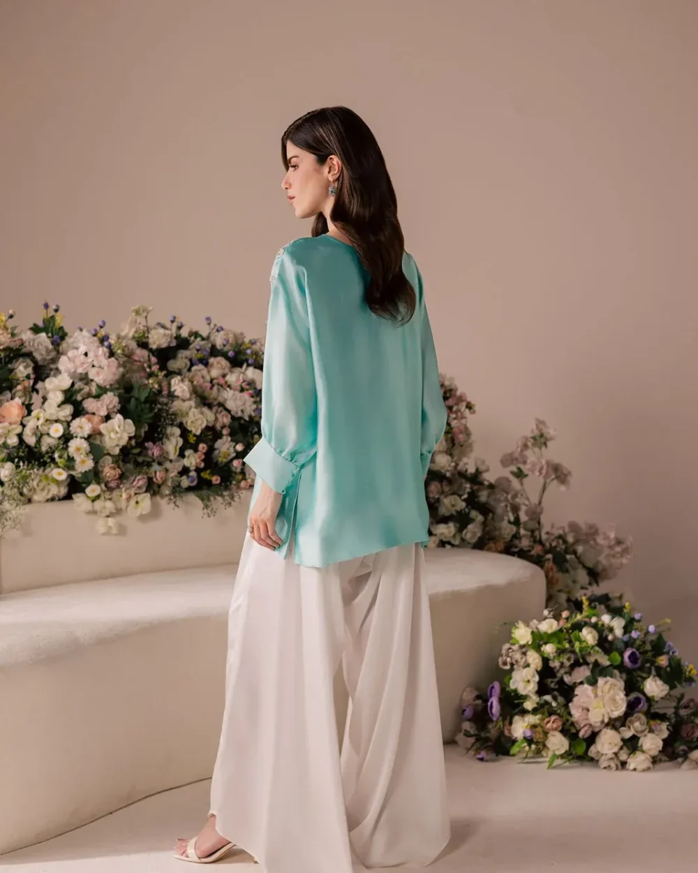 embroidered-silk-kurta-back-view-drop-shoulder-pearl-cuff-detail-organza-dupatta-hammad-bespoke-official.webp embroidered silk kurta back view drop shoulder pearl cuff detail organza dupatta Hammad Bespoke Official