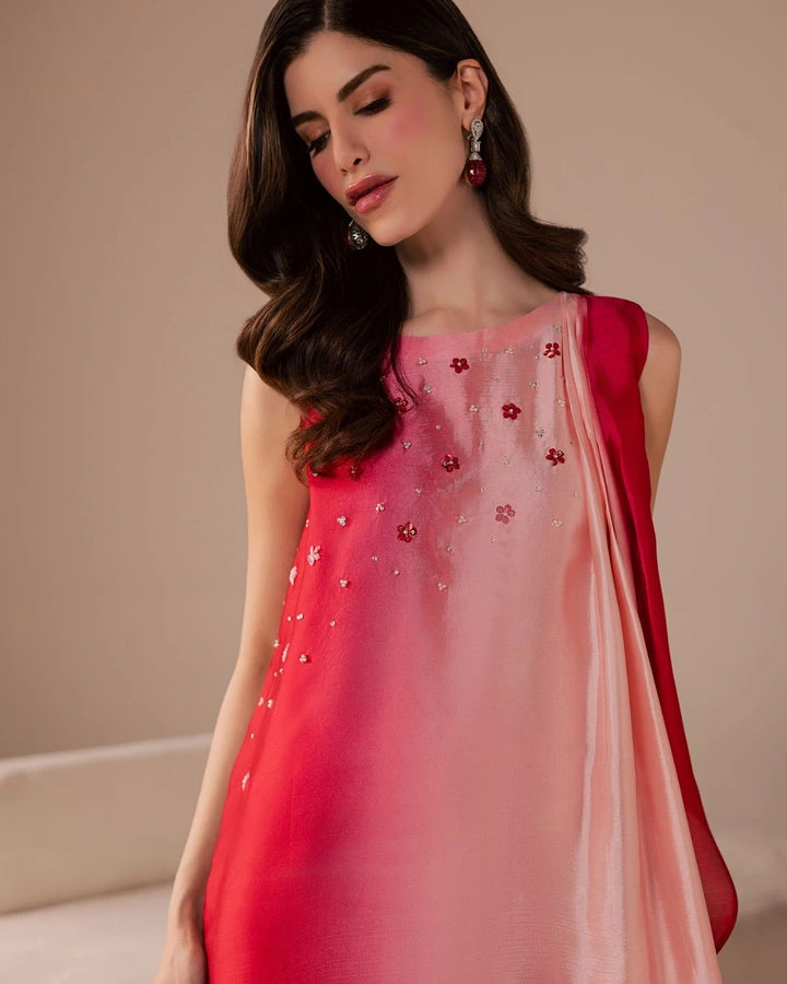 ombre-kurta-hand-set-sequin-floral-neckline-blush-pink-red-silk-close-up-master-artisan-hammad-bespoke-official.webp ombre kurta hand-set sequin floral neckline blush pink red silk close-up Master Artisan Hammad Bespoke Official